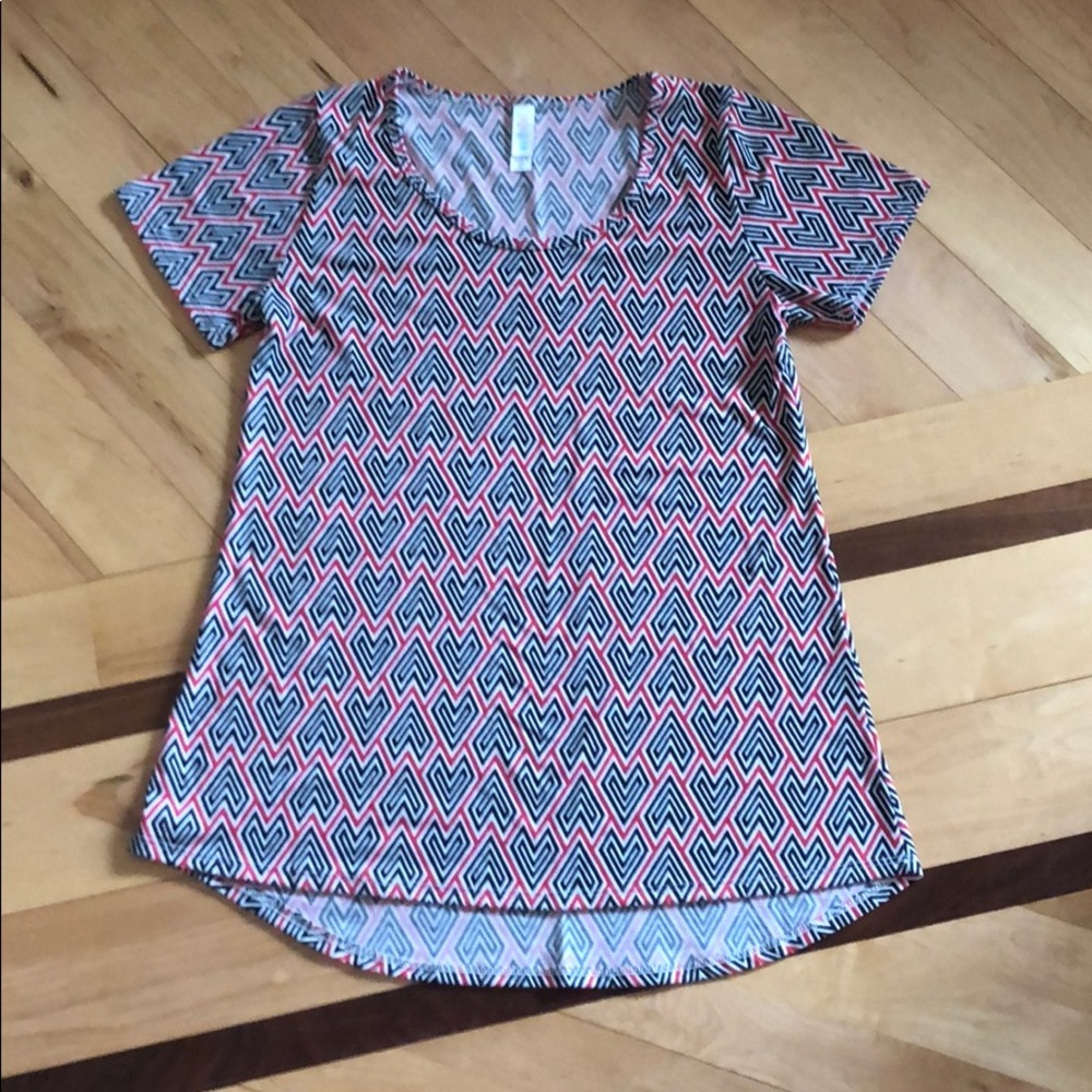 Lularoe red white and black short sleeve shirt